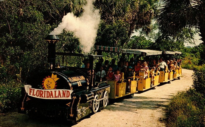 Floridaland - Vintage Postcard